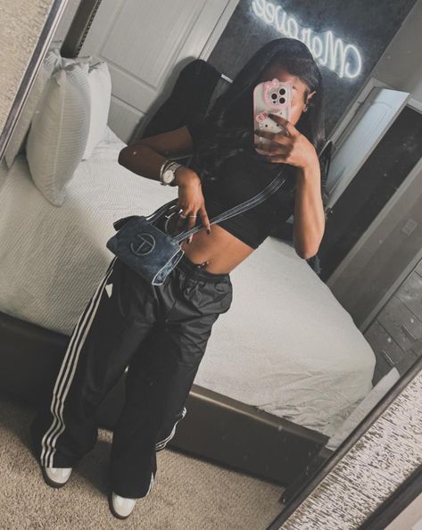 Cool Sweatpants, Sweatpants Outfit Ideas, Sweatpants Outfits, Samba Outfit, Cozy Sweatpants, Fly Outfit, Baggy Sweatpants, Skandinavian Fashion, Sweatpants Outfit