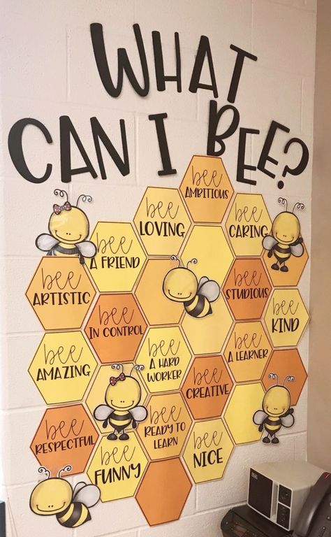 Bee Classroom Decor, Bee Themed Classroom, Bee Classroom, School Board Decoration, Preschool Classroom Decor, Bee Creative, Spelling Bee, Board Decoration, Bee Crafts