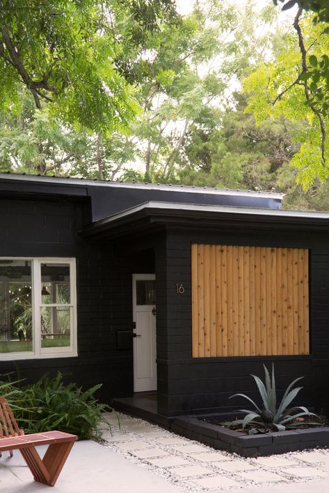 Custom cedar screen on house in Florida. Black And White Home Exterior, Black Home Exterior, White Home Exterior, Black Houses, Dark House, Garden Makeover, St Augustine Florida, Exterior Makeover, Black House Exterior