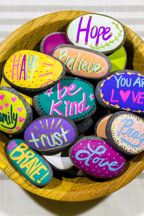 Rock Painting Scripture Rock Painting Ideas, Painted Rocks Christian, Rock Painting Friendship, Christian Rock Painting Ideas Easy, Youth Crafts For Church, Prayer Rocks For Kids, Bible Rock Painting Ideas, Vbs Crafts For Teens, Faith Based Crafts For Adults