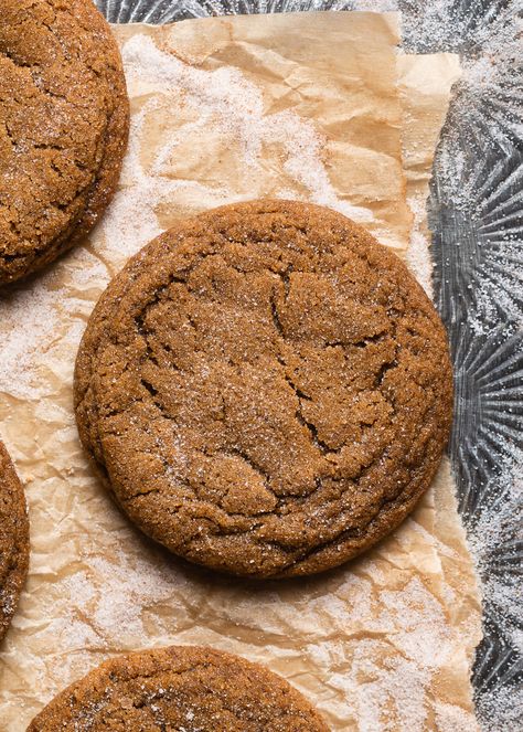 Gingerbread Latte Cookies - Browned Butter Blondie Gingerbread Latte Cookies, Chewy Molasses Cookies, How To Make Gingerbread, Pumpkin Bundt Cake, Pumpkin Pie Bars, Gingerbread Latte, Pecan Pie Bars, Browned Butter, Winter Desserts