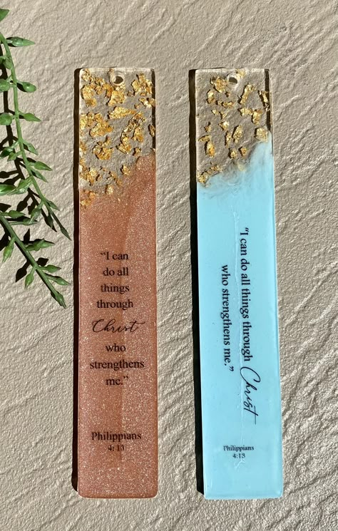 Resin Bookmark Ideas For Men, Resin Bookmarks For Men, Resin Bookmarks With Quotes, Resin Book Marks, Resin Bookmark Ideas, Resin Pendant Diy, Diy Resin Keychain, Hand Jewelry Rings, Resin Bookmarks