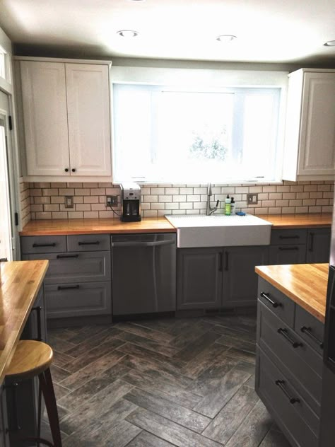 Our Ikea kitchen renovation! Akurum base cabinets in grey and Lindigo upper cabinets. Farmhouse double sink and beech butcher block. Dapur Ikea, Backsplash Decor, Серая Кухня, Kabinet Dapur, Butcher Blocks, Farmhouse Kitchen Cabinets, Gray Cabinets, Kitchen Cabinets Makeover, Dark Cabinets