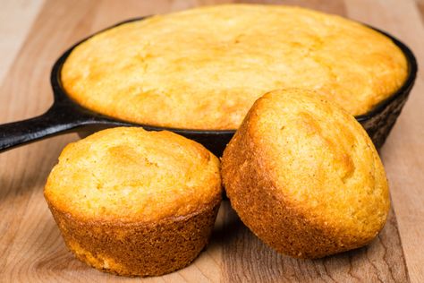 Easy Buttermilk Cornbread, Old Fashioned Cornbread, Easy Cornbread Recipe, Southern Side Dishes, Delicious Cornbread, Buttermilk Cornbread, Cornbread Recipes, Honey Cornbread, Cornbread Easy