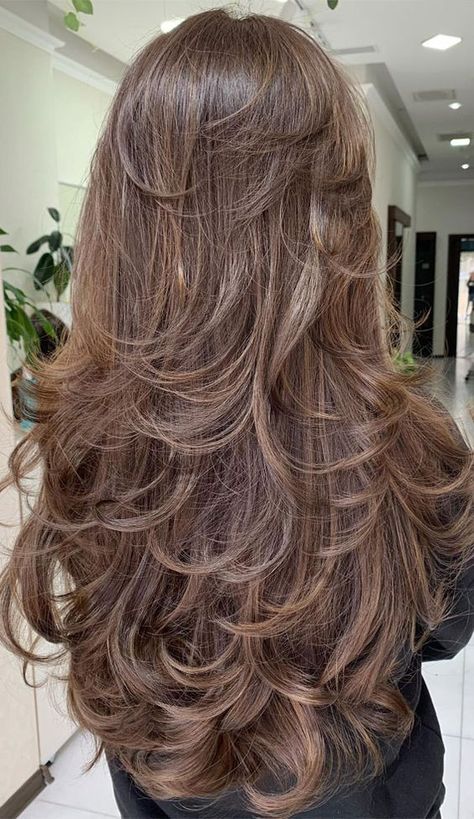 Female Layered Haircut, Butterfly Layer Haircut Long Hair, Butterfly Haircut From Back, Haïr Cut Layers, Different Haircuts For Long Hair Ideas, Hair Cuts Butterfly Cut With Bangs, Butterfly Haircut Colored Hair, Butterfly Haircut In Long Hair, Hair Cuts For Girls Butterfly