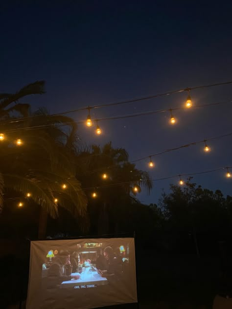 Movie Projector Outdoor Aesthetic, Backyard Movie Projector, Movie Outside Aesthetic, Backyard Projector Screen Movie Nights, Movie Night Sweet 16, Projector Movie Outside, Projector In Backyard, Projector In Garden, Outdoor Movie Night Aesthetic