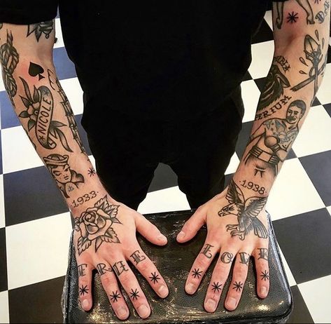 Black School Tattoo, Old School Tattoo Leg, Old School Hand Tattoo, Tattoo Ideas Arm Sleeve, Old School Tattoo Men, Old School Tattoo Design Black, Old School Tattoo Black, Tattoo Old School Black, Hand Tattoo Men