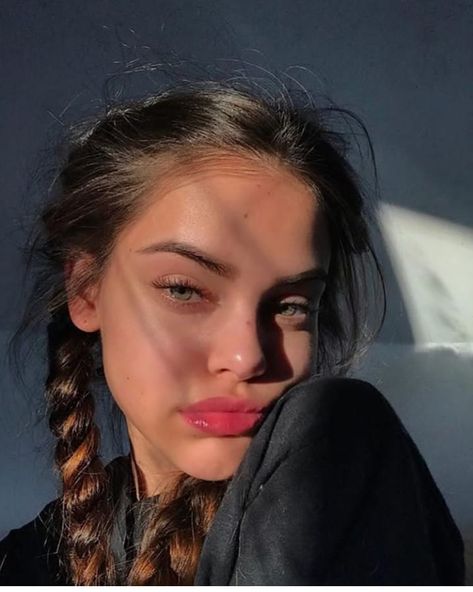 AESTHETIC VIBES on Instagram: “👀@reinangelica . Follow @teenagedreamsv for more” Selfie Ideas, Braids, Instagram, Plaits