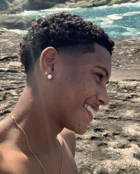 2 By 3 Haircut Men, Taper Fade Curly Hair Black Men, Afro Taper Fade Black Men, Taper Fade Black Men, Taper Fade Men, Corte Taper Fade, Taper Fade Haircut Black, Lightskin Haircuts, Afro Taper Fade