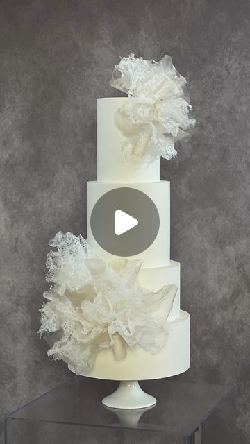 Wafer Paper Wedding Cake Designs, Wedding Cake Wafer Paper, Oasis Cake, Wafer Paper Wedding Cake, Golden Wedding Cake, 45 Birthday, Paper Cakes, Cake Design Tutorial, Cake Structure