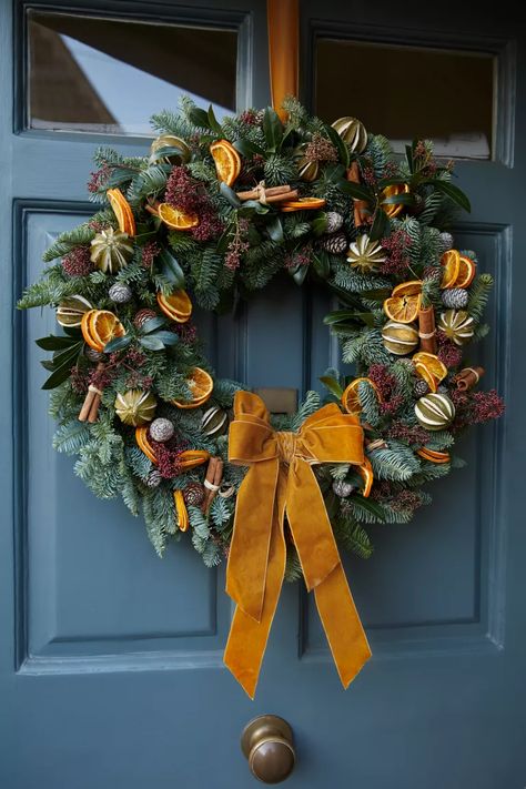 Two Wreaths For Front Door, Xmas Door Wreath Ideas, Aesthetic New Year Decorations, Yellow Christmas Wreath, Ribbon Wreaths Christmas, Christmas Wreath With Hydrangea, Natural Christmas Wreath Ideas, Traditional Wreaths Christmas, Hand Knit Wreath