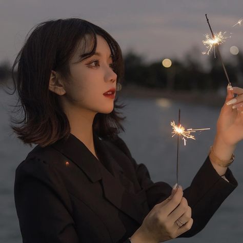 Holding Sparkler Pose Reference, Holding Sparkler, Fireworks Photo, Face Drawing Reference, Cute Food Drawings, Drawing Refs, Face Photography, Human Poses Reference, Pose Ref