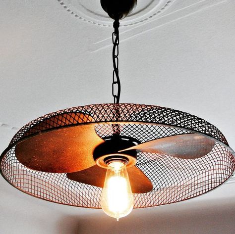 Diy Luminaire, Diy Light Fixtures, Grill Area, Diy Lampe, Pool Outdoor, Diy Ceiling, Diy Lamp Shade, Rustic Chandelier, Industrial Lamp