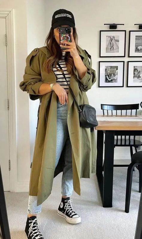 Army Green Coat Outfit, Long Raincoat Outfit, Green Wool Trench Coat Outfit, Army Green Trench Coat Outfit, Long Green Trench Coat Outfit, Trench Coat Outfit Street Style, Green Trench Coat Outfit, Raining Outfit, Army Green Trench Coat