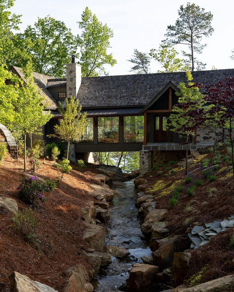 House With River Running Through It, River House Aesthetic, River Front Homes, Fluffy Stool, Forest Landscaping, Houses Beautiful, Model Landscape, Bridge House, Rental Ideas