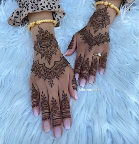 Wedding Henna Designs, Indian Henna Designs, Henna Tattoo Design, Henna Flower Designs, Easy Henna Designs, Henna Designs Back, Cute Henna Designs, Henna Style Tattoos, Tattoo Designs Hand