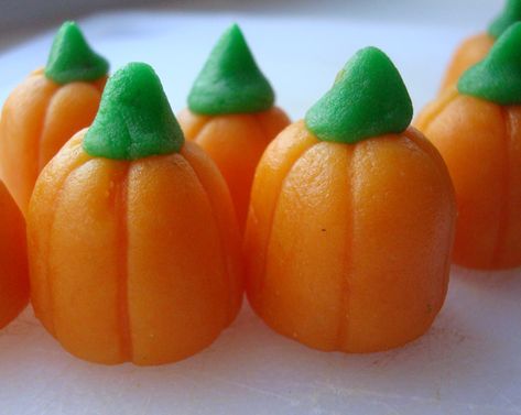 Did you know that you can make your own mellowcreme pumpkins at home? It's true, and the taste is superior to the store-bought version. Learn how here! Candy Corn Recipe, Pumpkin Candy Corn, Yellow Foods, Clam Recipes, Homemade Candy, Candy Fudge, Pumpkin Candy, Green Food Coloring, Holiday Foods