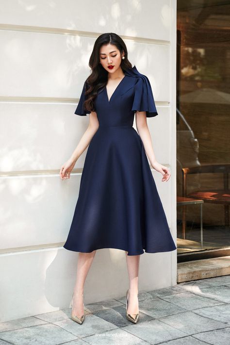 Midi Dress Formal, Elegant Midi Dresses, Elegant Dresses Classy, Fashion Dresses Casual, 가을 패션, Blue Midi Dress, Classy Dress, Model Dress, Simple Dresses