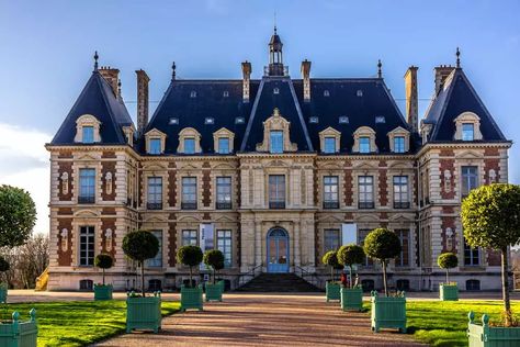 44 Most Beautiful French Chateaus (Photos) French Mansion, French Castles, Dream Mansion, French Architecture, Chateau France, Castle House, French Cottage, French Chateau, Beautiful Castles