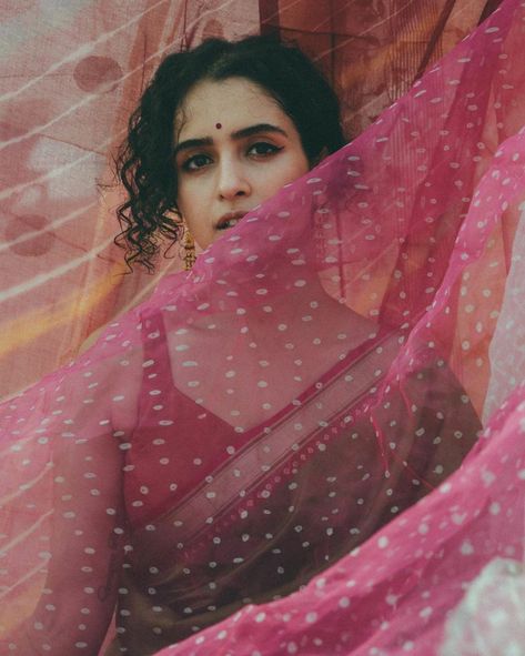 Pics In Saree, Saree Images, Marathi Actress, Saree Photos, Sanya Malhotra, Serial Actress, Indian Photoshoot, Desi Girl, Designer Dresses Casual