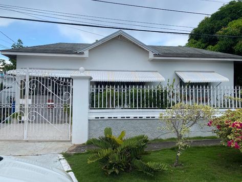 Jamaican Houses, House Appearance, Kingston House, Cheap Houses For Sale, Jamaican Culture, Kingston Jamaica, Cheap Houses, 3 Bedroom House, Gate Design