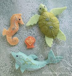 little dear tracks: new sea creatures! Felt Sea Animals, Felt Animal Pattern, Felt Animal Patterns, Felt Crafts Patterns, Animal Sewing Patterns, Sewing Stuffed Animals, Felt Ideas, Felt Craft, Plush Pattern