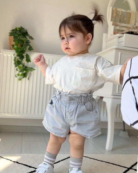 Baby Outfit Ideas, Kids Designer Dresses, Modest Fashion Outfits, Kids Outfits Girls, Baby Outfit, Come And Go, Midi Skirts