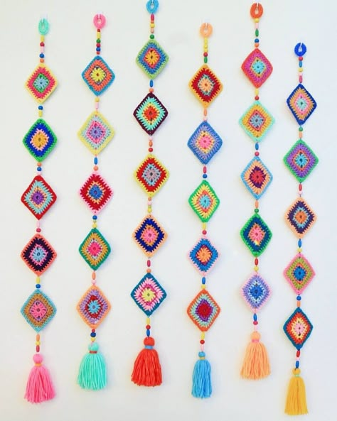 Crochet. Guirnalda 682 Boho Decor Diy, Boho Decorating, Crochet Wall Art, Baby Mobil, Crochet Garland, Diy Boho Decor, Crochet Wall Hangings, Crochet Curtains, Diy Boho