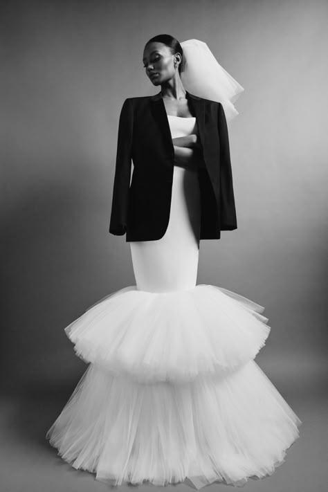 Avant Garde Wedding Dress, Unusual Outfits, Engelberg, Black Bride, Bridal Inspo, 2022 Fashion, Fashion Wedding, Handmade Dresses, White Dresses