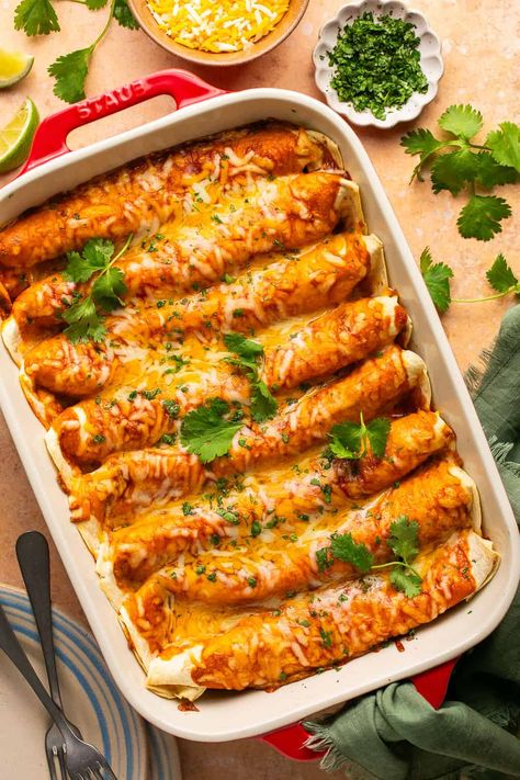 These High Protein Chicken Enchiladas the best 30-minute weeknight meal. Made with tender chicken, creamy cheese and the best tangy enchilada sauce. Packed with fiber and 38 grams of protein! Easy Dinners With Shredded Chicken, Healthy Meals For Large Family, Easy Dinner Recipe Healthy, Easy Healthy Protein Dinner, Lazy Healthy Dinner Ideas, Quick Weekend Meals, Fall Dinner Ideas High Protein, Easy Dinner High Protein, Light Family Dinners