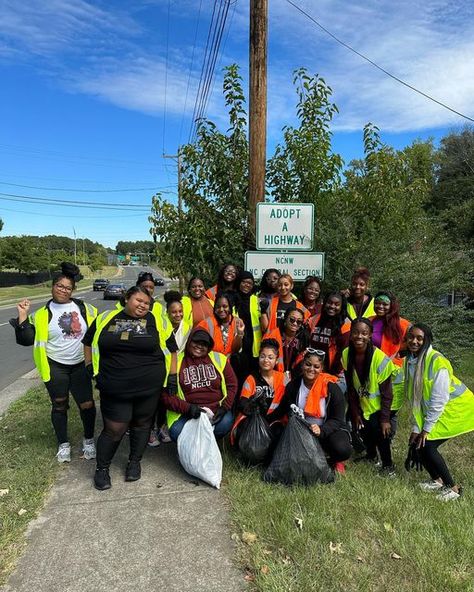 Volunteering Aesthetic Black Women, Helping Community Aesthetic, Community Service Vision Board, Community Outreach Aesthetic, Give Back To Community Ideas, Nonprofit Aesthetic, Charity Work Aesthetic, Community Service Aesthetic, Volunteer Work Aesthetic