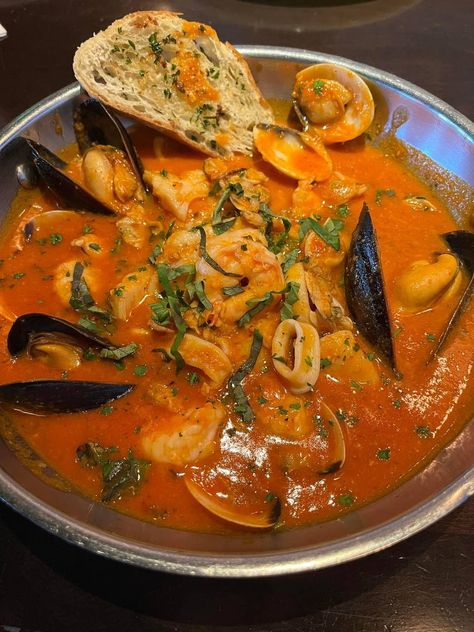 Crab Fra Diavolo Recipe, Seafood Diablo Pasta Recipe, Mussels Fra Diavolo, Clams Fra Diavolo, Mussels Diablo Recipe, Seafood Diablo Recipe, Fruitti De Mare Recipe, Fra Diavolo Seafood, Mussels Fra Diavolo Recipe