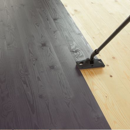 Apply paint along the grain rather than across it. Painting Wood Floors, Painting Laminate Floors, Renovation Parquet, Painted Wooden Floors, Painted Hardwood Floors, Diy Wood Floors, Old Wood Floors, Painted Wood Floors, Painting Laminate