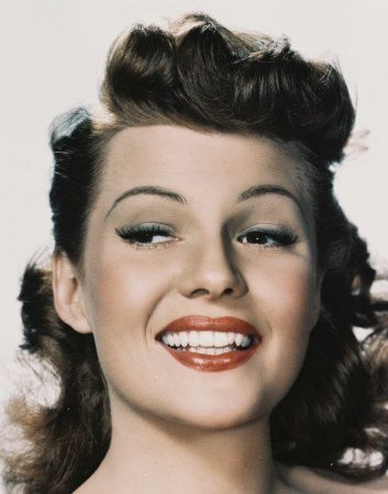 1940’s Makeup, 1940's Makeup, 40s Makeup, 1940s Makeup, 1950s Makeup, 50s Makeup, Vintage Makeup Looks, 40s Hairstyles, 50s Hairstyles