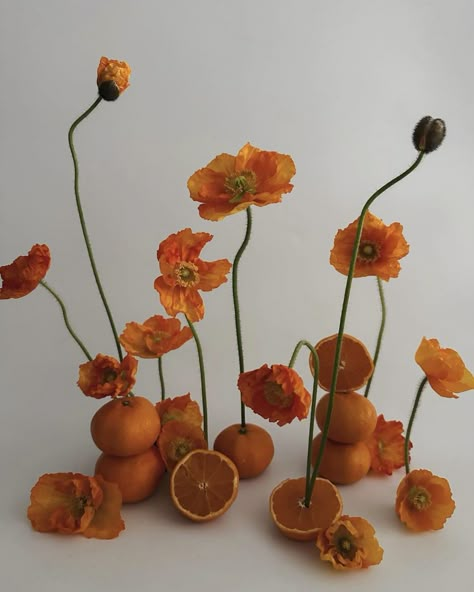 Deco Fruit, Fruit Centerpieces, Fruit Wedding, Orange Party, Orange Table, Dinner Party Table, Fruit Arrangements, Wedding Of The Year, Fruit Flowers