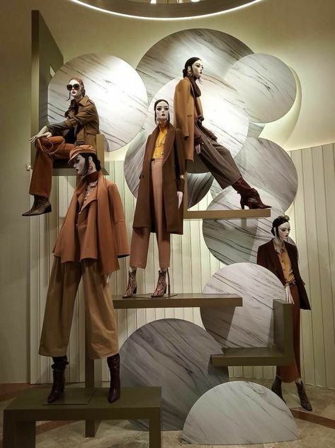 Manequin Ideas, Themed Window Display, Visual Merchandising Display Fashion, Abstract Mannequins, Fashion Store Display, Mannequin Styling, Visual Merchandising Fashion, Store Mannequins, Fashion Window Display