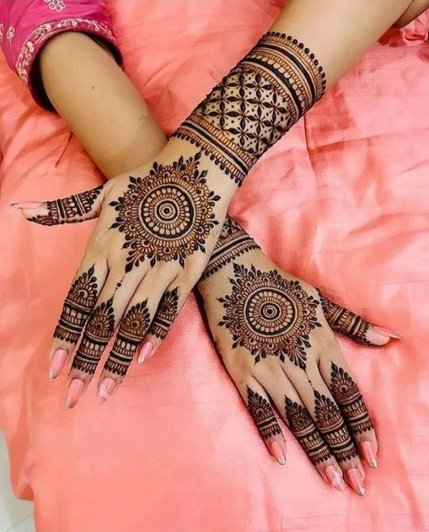 Henna Design Latest Mehndi Designs Wedding, Simple Mehendi Designs, Mehndi Designs For Kids, Very Simple Mehndi Designs, Simple Mehndi Designs Fingers, Engagement Mehndi Designs, Stylish Mehndi Designs, Latest Bridal Mehndi Designs, Circle Mehndi Designs