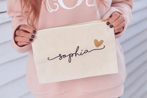 45+ Cheap Bridesmaid Gifts That Are Actually Lovely - The Joy of Gifts Bridesmaid Cosmetic Bag, Personalized Makeup Bag, Bridesmaid Makeup Bag, Best Graduation Gifts, Glitter Champagne, Idee Cricut, Glitter Pictures, Personalized Makeup Bags, Bridesmaid Makeup