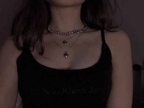 Soft Grunge Accessories, Silver Necklace Aesthetic Grunge, Layered Necklaces Silver Grunge, Neckless Aesthetic, Glowup Ideas, Grunge Necklaces, Grunge Chokers, Rocker Jewelry, Chains Aesthetic