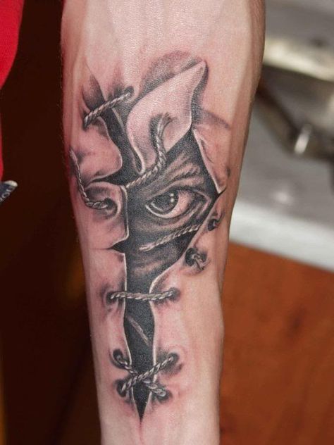 I Love Jeeper Creeper Tattoo, Keepers Creepers Tattoo, Tattoo From Movies, Scary Leg Tattoos, Small Horror Movie Tattoo Ideas, Horror Neck Tattoo, Jeepers Creepers Tattoo Design, Jeepers Creepers Tattoo, Chucky Tattoo Design