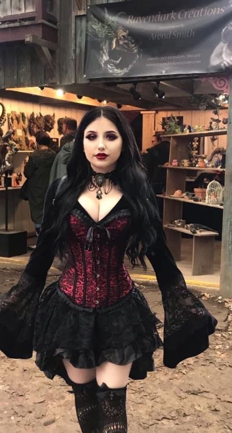 Vampire Costume Women, All Black Halloween Costume, Halloween Costume Ideas Solo, Goth Halloween Costume, Costume Ideas Solo, Black Dress Halloween Costume, Dracula Costume, Black Halloween Costumes, Vampire Halloween Costume