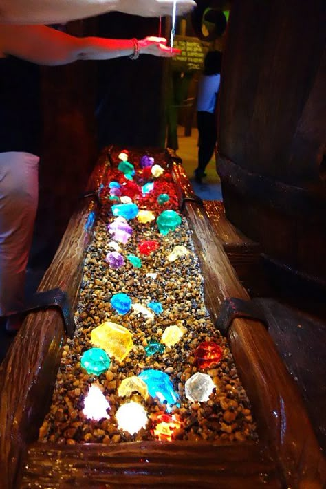 7 Reasons You Are Going To Love The Seven Dwarfs Mine Train - TheSuburbanMom White Bday Party, Mining Party, Snow White Dwarfs, Seven Dwarfs Mine Train, Snow White Birthday Party, Magical Room, White Birthday Party, Disney World Rides, Snow White Birthday