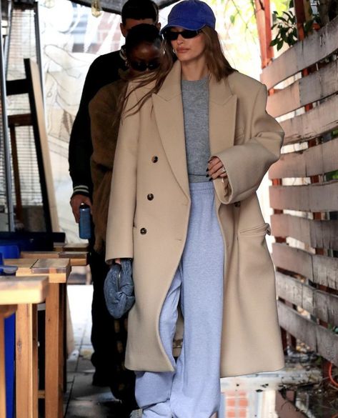 Hailey Bieber Winter Outfits, Hailey Bieber Winter, Hailey Bieber Outfits Street Style, Iconic Celebrity Couples, Hailey Bieber Street Style, Hailey Baldwin Street Style, Hailey Baldwin Style, Hailey Bieber Style, Fashion Trend Forecast