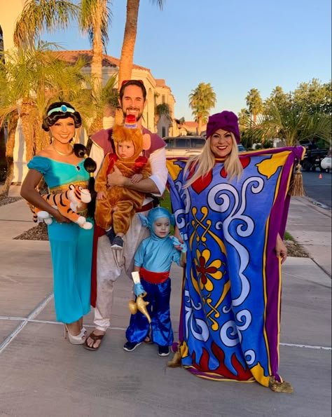 Diy Abu Costume, Trunk Or Treat Aladdin, Aladdin Group Costume, Abu Costume Aladdin Monkey, Aladin Family Costumes, Diy Aladdin Costume, Aladdin Family Costume, Carnaval Food, Mother Son Halloween Costumes