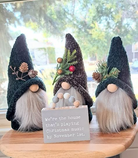 Norwegian Gnomes, Gnome Beards Diy How To Make, Gnome Hats, Gnome For The Holidays, Forest Christmas Decor, Christmas Gnomes, Gnome Tutorial, Brown Decor, Nordic Gnomes