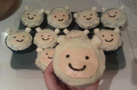 FINNNNNNNN Funny Cupcakes Ideas, Pastel Cupcakes, Cupcakes Decorados, Cute Baking, Cute Desserts, Sweets Desserts, Pretty Cakes, Cute Cakes, Different Recipes