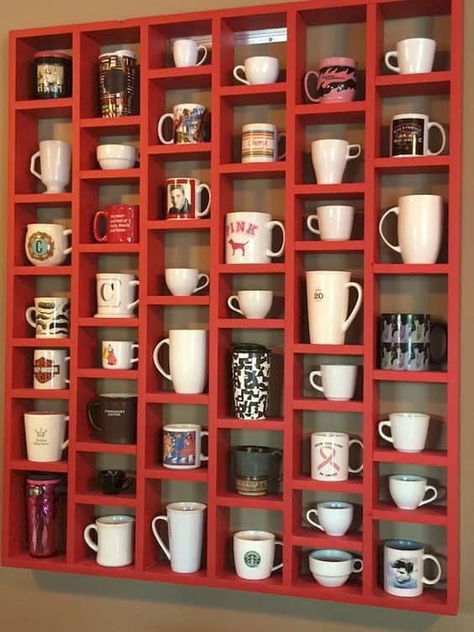 22 DIY Coffee Bar Ideas — Make Your Own Coffee Station Kaffe Station, Coffee Mug Display, Make Your Own Coffee, Mug Storage, Diy Coffee Bar, Coffee Home, Mug Display, Coffee Bar Ideas, Coffee Bar Home