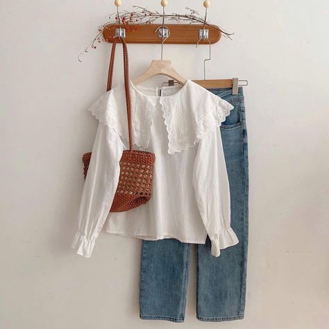 Indoor Clothing Photoshoot Ideas, Boutique Product Photos, Blouse Photography Ideas, Selling Clothes Online Photos, Preloved Clothes Photography, Fashion Product Photography Clothing, Clothing Product Shots, Flat Lay Photography Clothing, Spring Flatlay