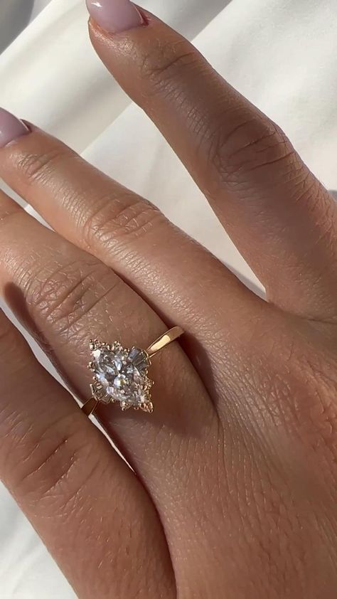 Pretty Engagement Rings, Dream Wedding Ring, Vogue Vintage, The Bling Ring, Cute Engagement Rings, Future Engagement Rings, Dream Engagement, Dream Engagement Rings, Beautiful Engagement Rings