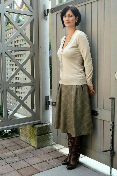 Moss Boots, Boots With Skirt, Carrie Anne Moss, Leslie Sidora, 50 Womens Fashion, Skirt And Boots, Angie Dickinson, Stylish Women Fashion, Over 50 Womens Fashion